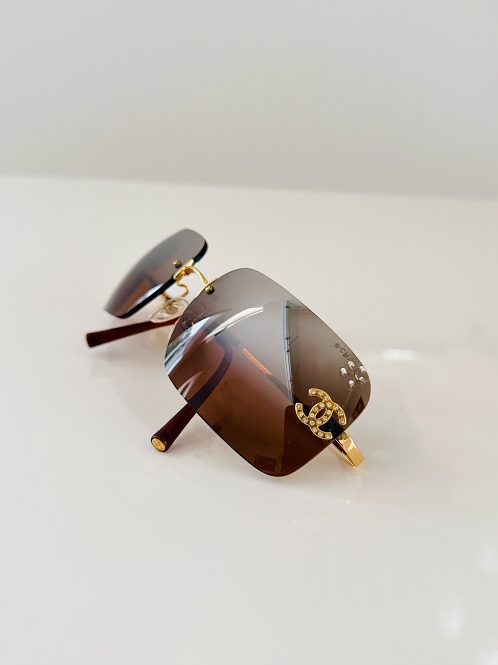 LIKE NEW 💕 Vintage CHANEL RARE RIMLESS Mirror Swarovski gold sunglasses - Picture 8 of 8